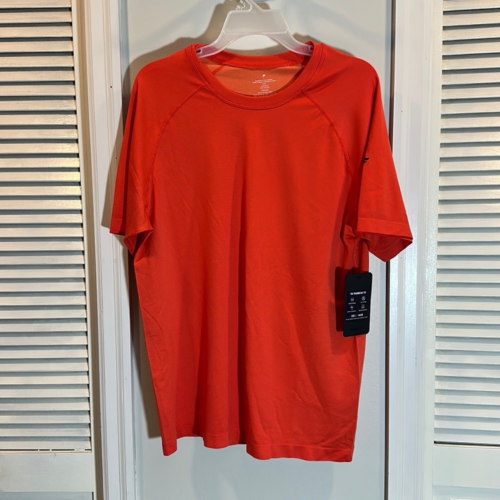 Men’s Fabletics tee. Size large